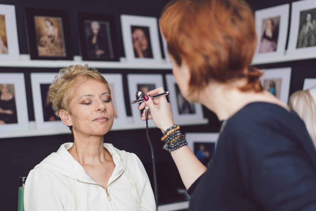 luxury portrait photography specialising in women's portraiture. Luxury portrait photographer in Worcester, Birmingham, Gloucester, Hereford, Warwick, Shropshire, Stafford. Magazine style portraits in Birmingham. Boudoir photography in Birmingham.