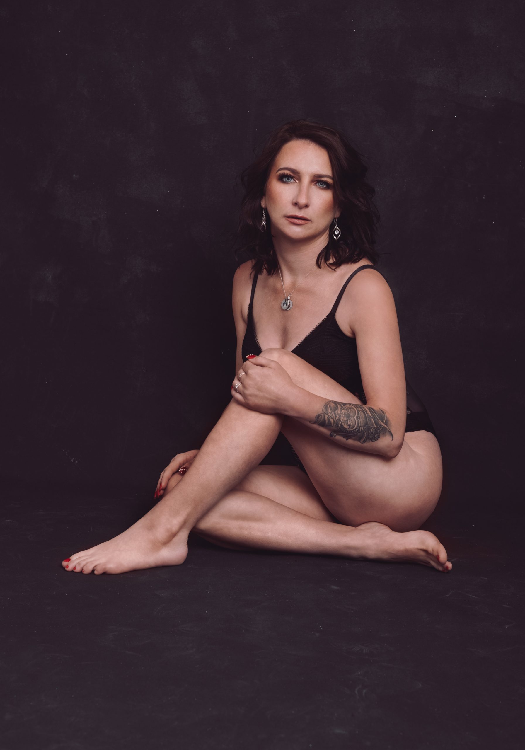 luxury portrait photography specialising in women's portraiture. Luxury portrait photographer in Worcester, Birmingham, Gloucester, Hereford, Warwick, Shropshire, Stafford. Magazine style portraits in Birmingham. Boudoir photography in Birmingham.