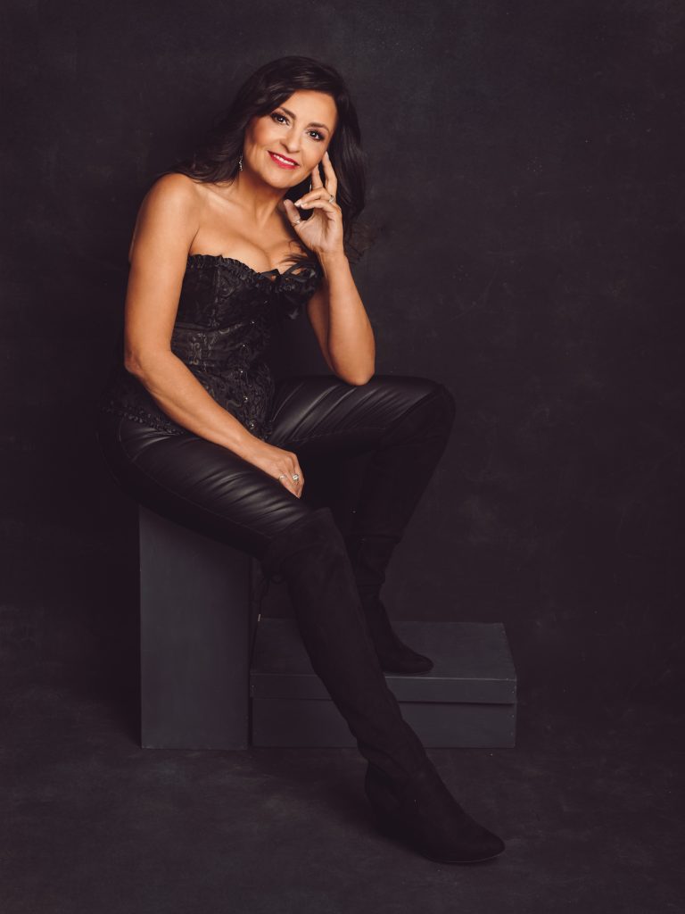 luxury portrait photography specialising in women's portraiture. Luxury portrait photographer in Worcester, Birmingham, Gloucester, Hereford, Warwick, Shropshire, Stafford. Magazine style portraits in Birmingham. Boudoir photography in Birmingham.