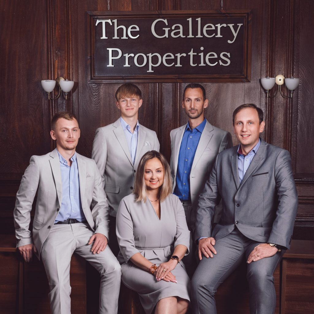 Team business portrait session by Renata Clarke, expert in premium corporate photography for Ayrshire, Glasgow, East and South Lanarkshire. Capturing team unity and leadership presence.