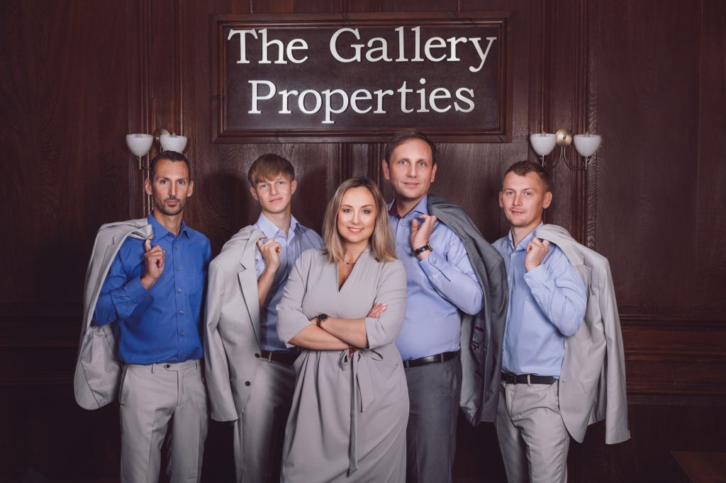 Team business portrait session by Renata Clarke, expert in premium corporate photography for Ayrshire, Glasgow, and South Lanarkshire. Capturing team unity and leadership presence.